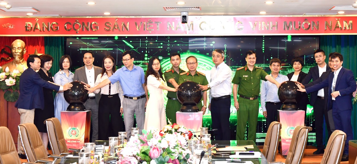 VNPT SmartCA tiên phong kết nối với Cổng ký số từ xa tập trung trên VNeID