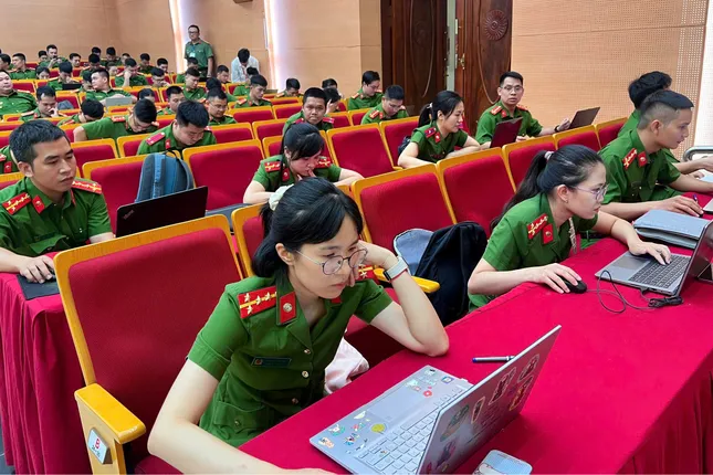 1.500 cán bộ, chiến sĩ Công an Thủ đô thi đánh giá về chuyển đổi số