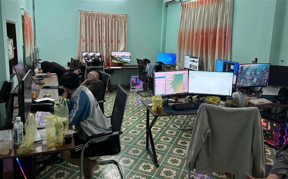 Triệt phá ổ nhóm tội phạm công nghệ cao chiếm đoạt 21.000 tài khoản thẻ tín dụng