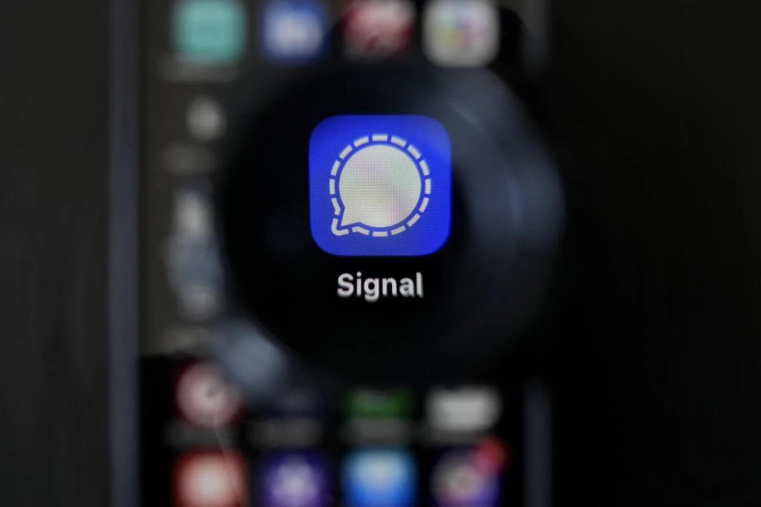 Ứng dụng nhắn tin Signal mà ông Trump dùng để chia sẻ kế hoạch chiến tranh có an toàn?